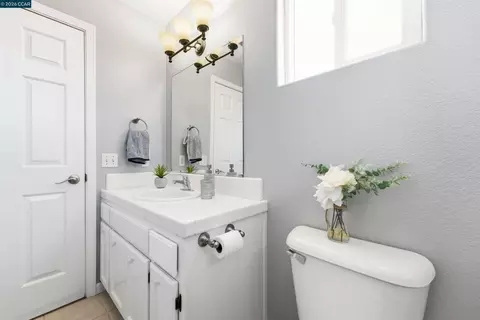 Bath - 6 Moss Ct, Napa, CA 94558 photo 8 of 8