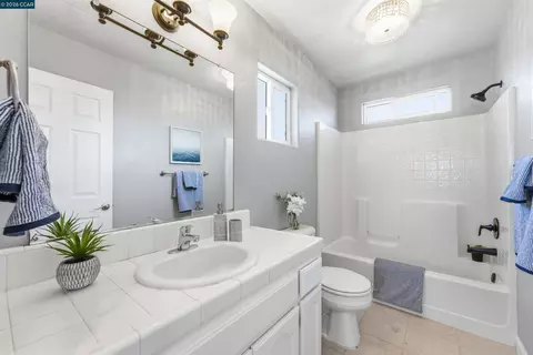 Bath - 6 Moss Ct, Napa, CA 94558 photo 6 of 8