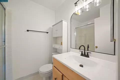Bath - 151 Terrace Ct, Hercules, CA 94547 photo 2 of 4