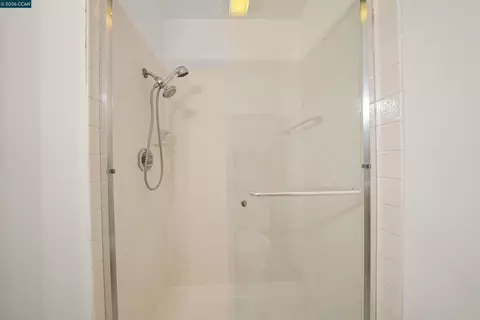 Bath - 151 Terrace Ct, Hercules, CA 94547 photo 3 of 4