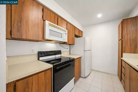 Kitchen - 151 Terrace Ct, Hercules, CA 94547 photo 2 of 3