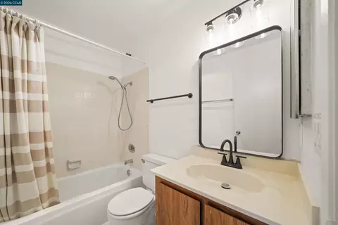 Bath - 151 Terrace Ct, Hercules, CA 94547 photo 4 of 4