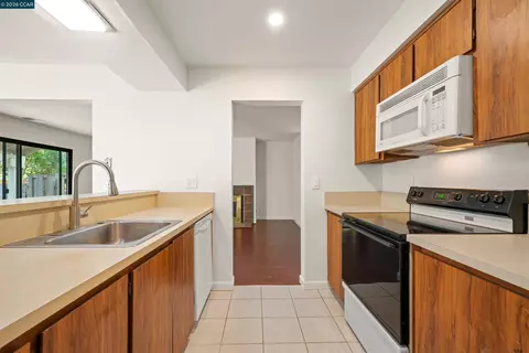 Kitchen - 151 Terrace Ct, Hercules, CA 94547 photo 1 of 3