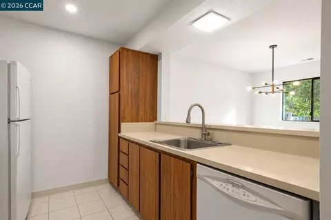 Kitchen - 151 Terrace Ct, Hercules, CA 94547 photo 3 of 3