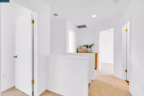 Entry Way - 712 Daniels Ave, Vallejo, CA 94590 photo 1 of 2