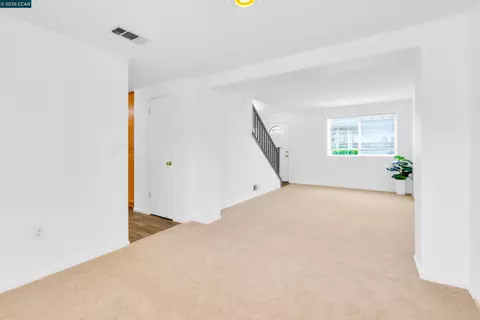 Living - 712 Daniels Ave, Vallejo, CA 94590 photo 7 of 8