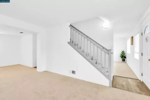 Living - 712 Daniels Ave, Vallejo, CA 94590 photo 8 of 8