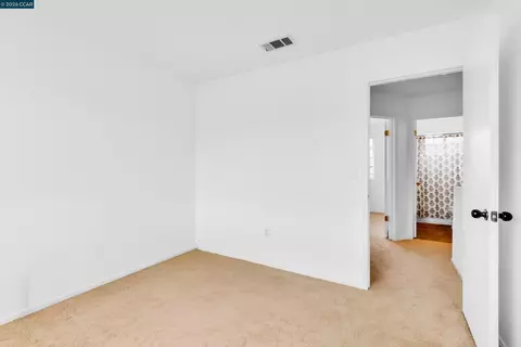 Bedroom - 712 Daniels Ave, Vallejo, CA 94590 photo 4 of 7