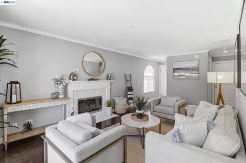 1569 Oxford St, Redwood City, CA 94061