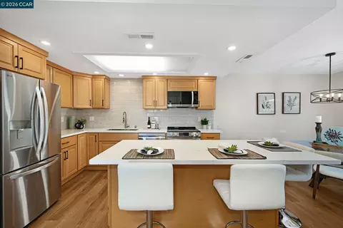 Kitchen - 2000 Pine Knoll Dr #2, Walnut Creek, CA 94595 photo 2 of 2
