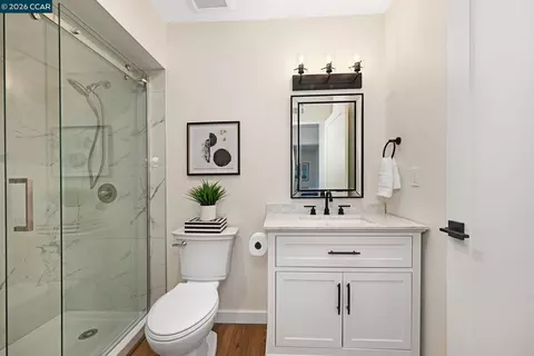 Bath - 2000 Pine Knoll Dr #2, Walnut Creek, CA 94595 photo 1 of 3