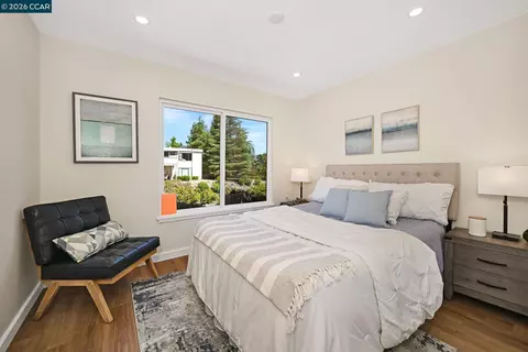 Bedroom - 2000 Pine Knoll Dr #2, Walnut Creek, CA 94595 photo 1 of 2