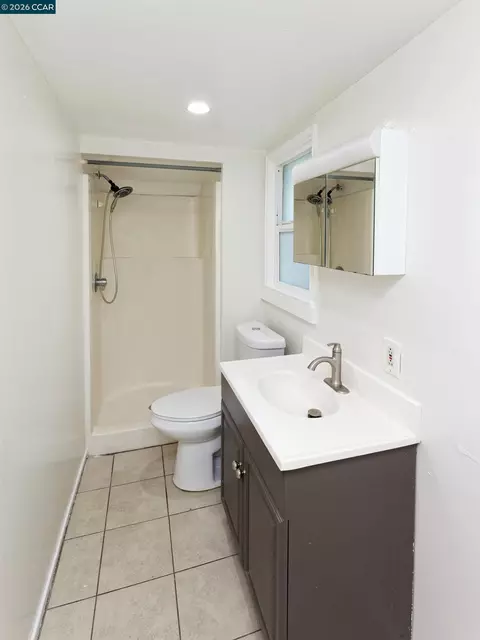 Bath - 2012 E 15th St, Oakland, CA 94606 photo 3 of 4