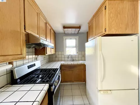Kitchen - 2517 Webb Ave, Alameda, CA 94501 photo 2 of 5