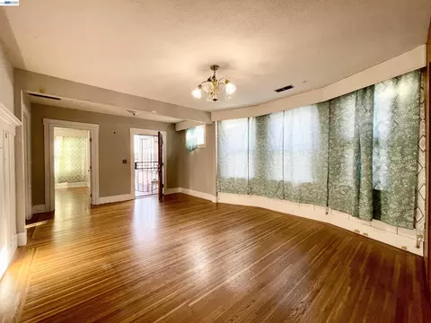 Living - 2517 Webb Ave, Alameda, CA 94501 photo 2 of 3