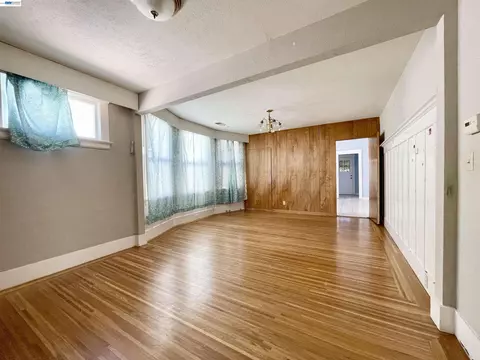 Living - 2517 Webb Ave, Alameda, CA 94501 photo 1 of 3