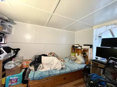 Bedroom - 2517 Webb Ave, Alameda, CA 94501 photo 4 of 5