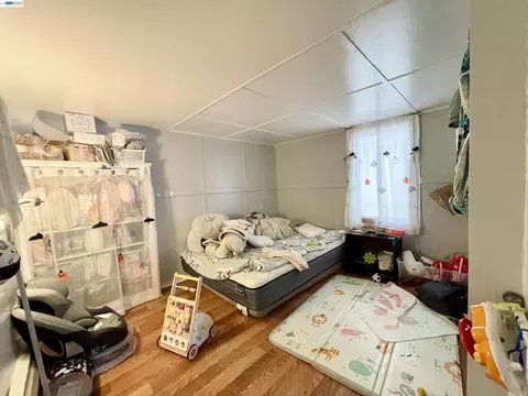 Bedroom - 2517 Webb Ave, Alameda, CA 94501 photo 5 of 5