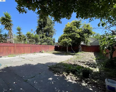 Exterior - 2517 Webb Ave, Alameda, CA 94501 photo 2 of 3