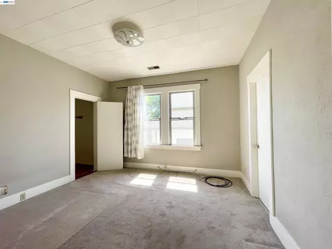 Bedroom - 2517 Webb Ave, Alameda, CA 94501 photo 2 of 5