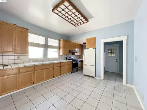 Kitchen - 2517 Webb Ave, Alameda, CA 94501 photo 1 of 5