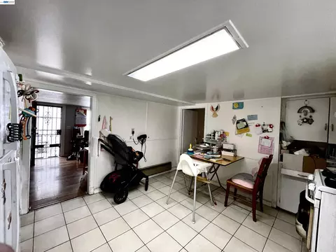 Kitchen - 2517 Webb Ave, Alameda, CA 94501 photo 4 of 5