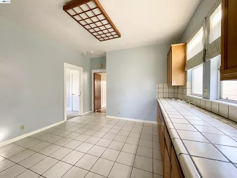 Kitchen - 2517 Webb Ave, Alameda, CA 94501 photo 3 of 5