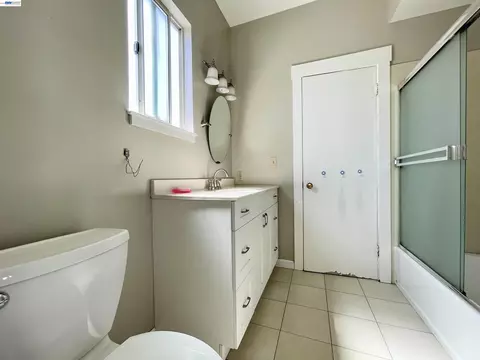 Bath - 2517 Webb Ave, Alameda, CA 94501 photo 1 of 3