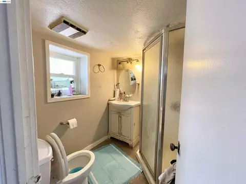Bath - 2517 Webb Ave, Alameda, CA 94501 photo 3 of 3