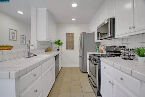 Kitchen - 3190 Castro St, Martinez, CA 94553 photo 2 of 3