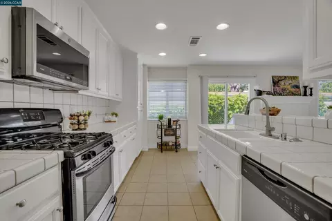 Kitchen - 3190 Castro St, Martinez, CA 94553 photo 3 of 3