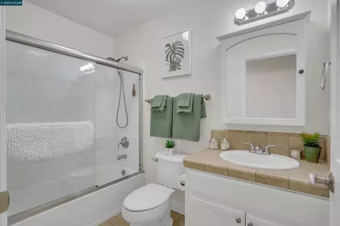 Bath - 3190 Castro St, Martinez, CA 94553 photo 1 of 2