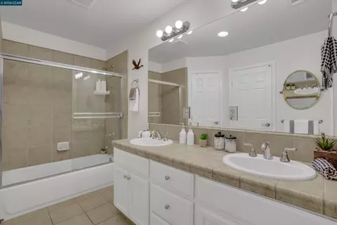 Bath - 3190 Castro St, Martinez, CA 94553 photo 2 of 2