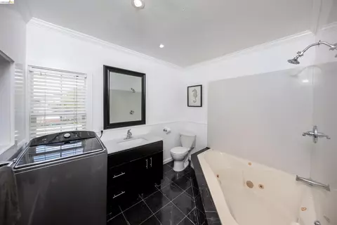 Bath - 414 E 12th St, Oakland, CA 94606 photo 3 of 4