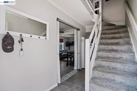 Entry Way - 44 Parrott St, Vallejo, CA 94590 photo 1 of 2