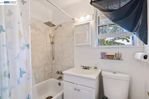 Bath - 44 Parrott St, Vallejo, CA 94590 photo 1 of 2