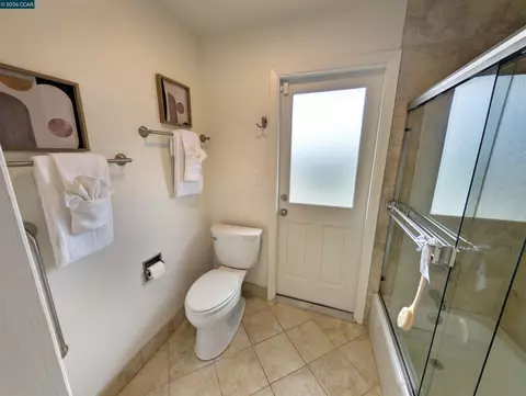 Bath - 423 Deerfield Dr, Moraga, CA 94556 photo 2 of 4