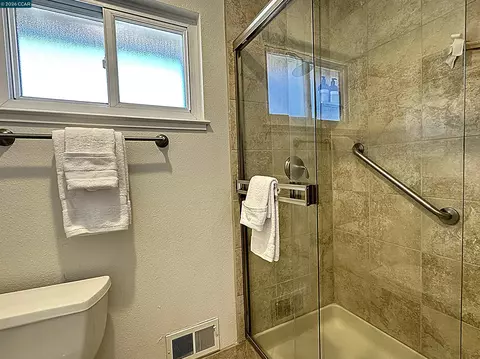 Bath - 423 Deerfield Dr, Moraga, CA 94556 photo 3 of 4