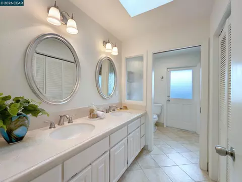 Bath - 423 Deerfield Dr, Moraga, CA 94556 photo 4 of 4