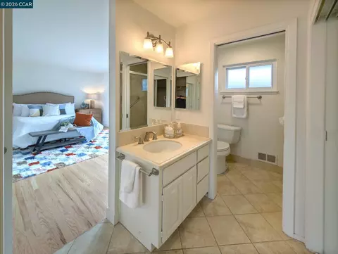 Bath - 423 Deerfield Dr, Moraga, CA 94556 photo 1 of 4