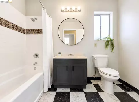 Bath - 318 Butte St, Vallejo, CA 94590 photo 1 of 1
