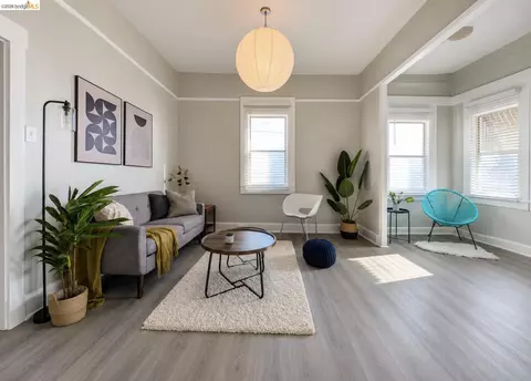 Living - 318 Butte St, Vallejo, CA 94590 photo 2 of 4