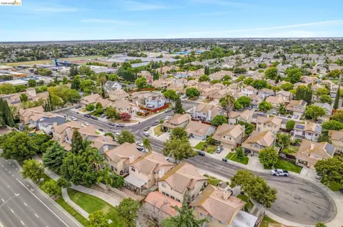 View/Area - 1553 Shadowood Ct, Tracy, CA 95376 photo 6 of 9