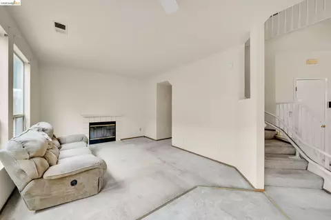 Living - 1553 Shadowood Ct, Tracy, CA 95376 photo 6 of 9