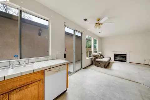 Living - 1553 Shadowood Ct, Tracy, CA 95376 photo 9 of 9
