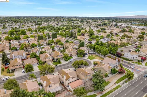 View/Area - 1553 Shadowood Ct, Tracy, CA 95376 photo 4 of 9