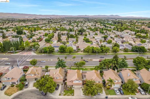 View/Area - 1553 Shadowood Ct, Tracy, CA 95376 photo 8 of 9