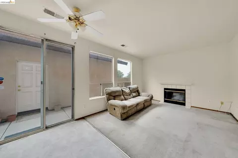 Living - 1553 Shadowood Ct, Tracy, CA 95376 photo 5 of 9