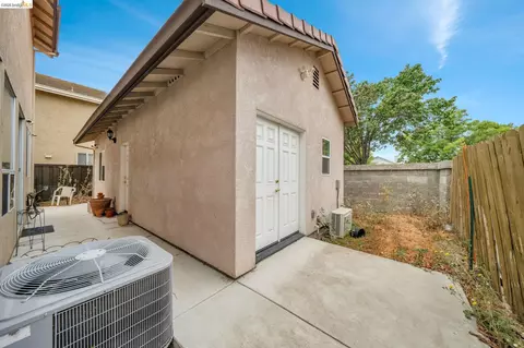 Exterior - 1553 Shadowood Ct, Tracy, CA 95376 photo 9 of 10
