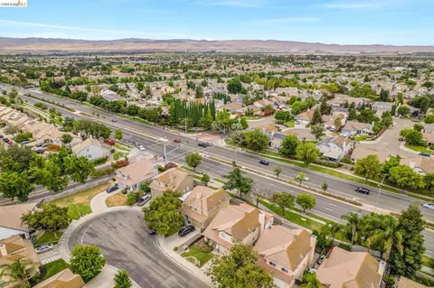 View/Area - 1553 Shadowood Ct, Tracy, CA 95376 photo 9 of 9